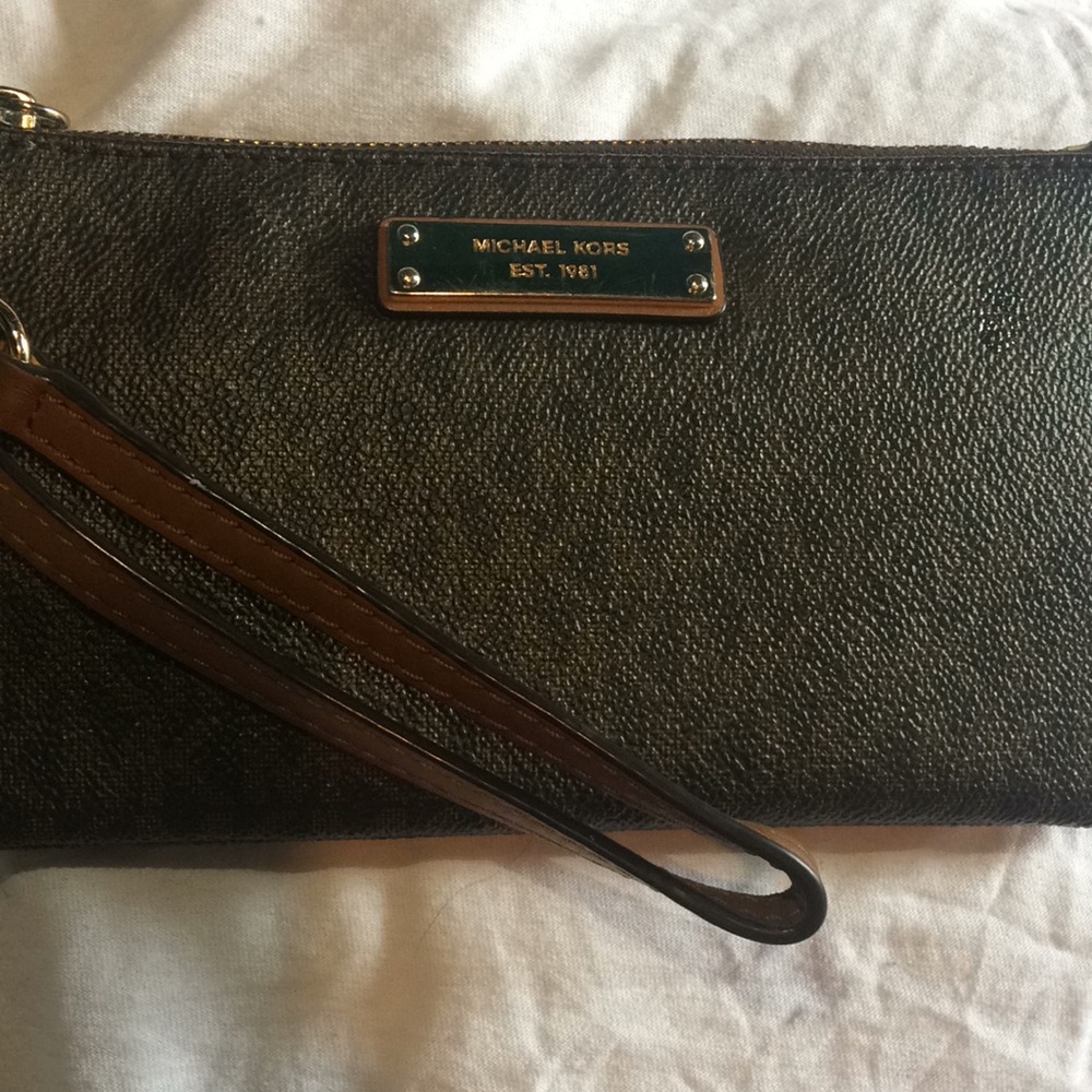 Michael Kors wristlet